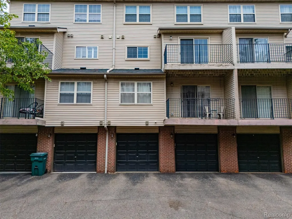 37 W Village Lane Dearborn City MI 48124