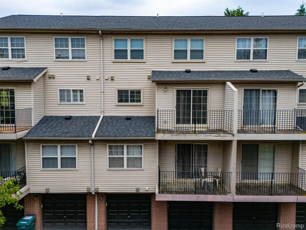 37 W Village Lane Dearborn City MI 48124