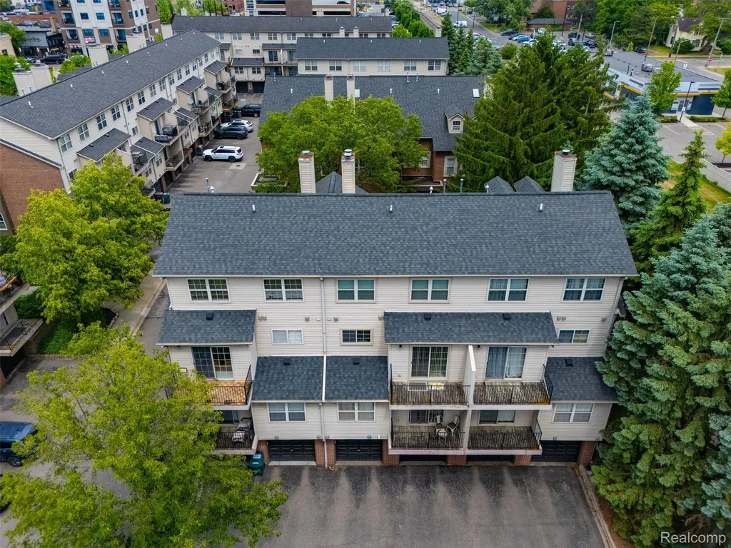 37 W Village Lane Dearborn City MI 48124