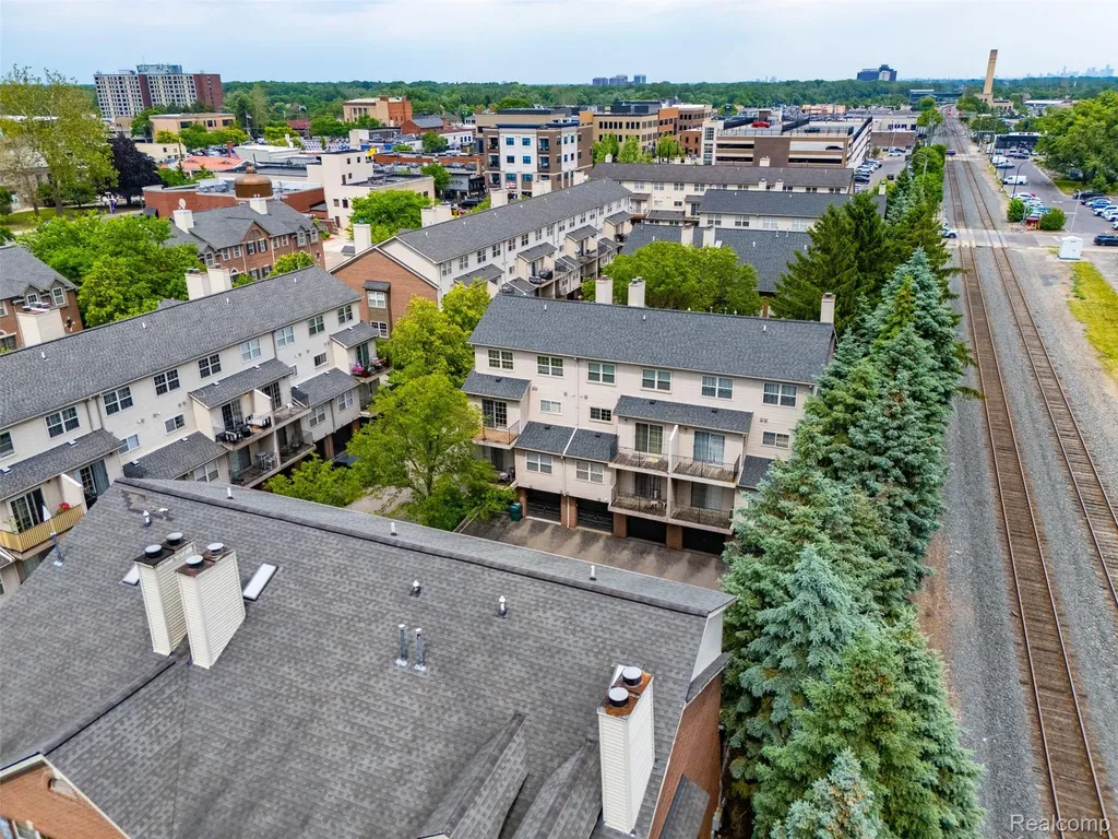 37 W Village Lane Dearborn City MI 48124