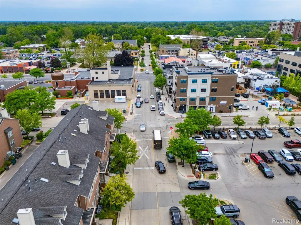 37 W Village Lane Dearborn City MI 48124