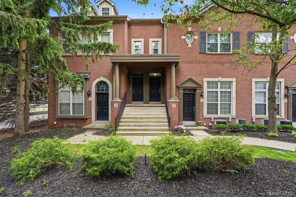 37 W Village Lane Dearborn City MI 48124