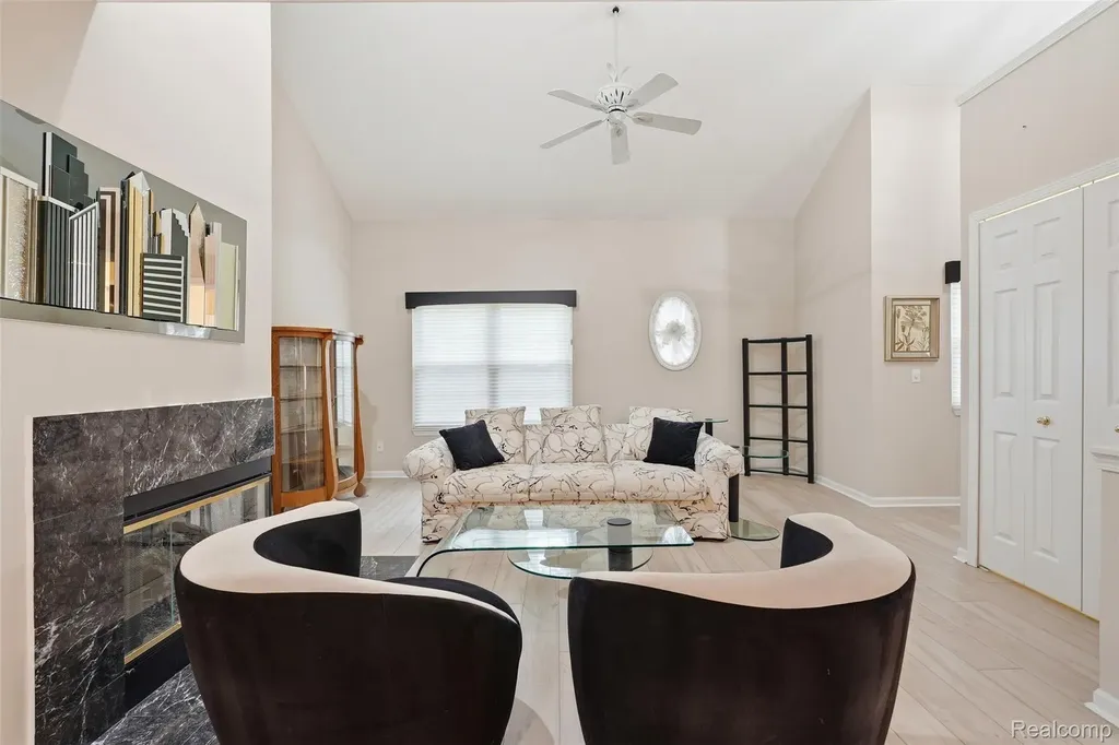 37 W Village Lane Dearborn City MI 48124