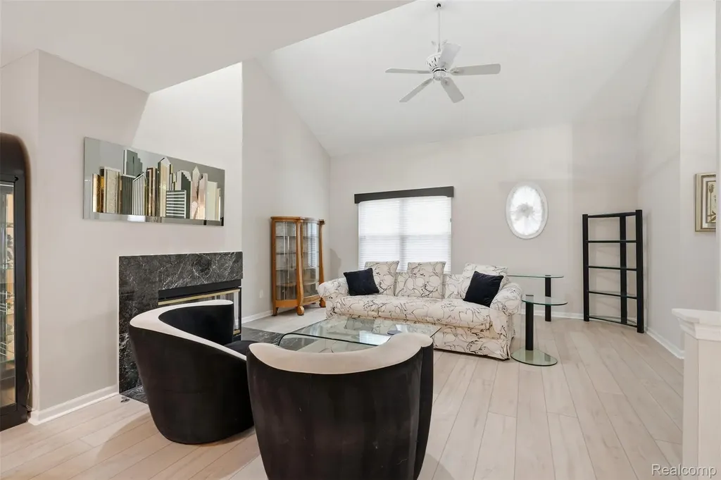37 W Village Lane Dearborn City MI 48124