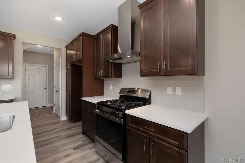811 Balmoral Lane Troy City MI 48085