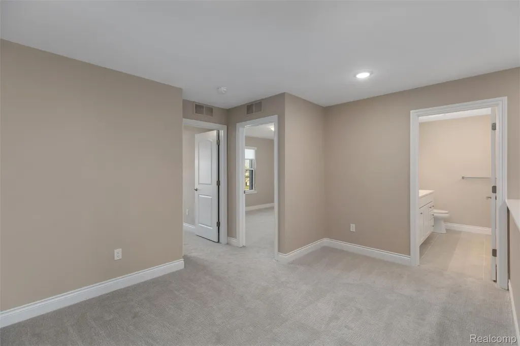 811 Balmoral Lane Troy City MI 48085