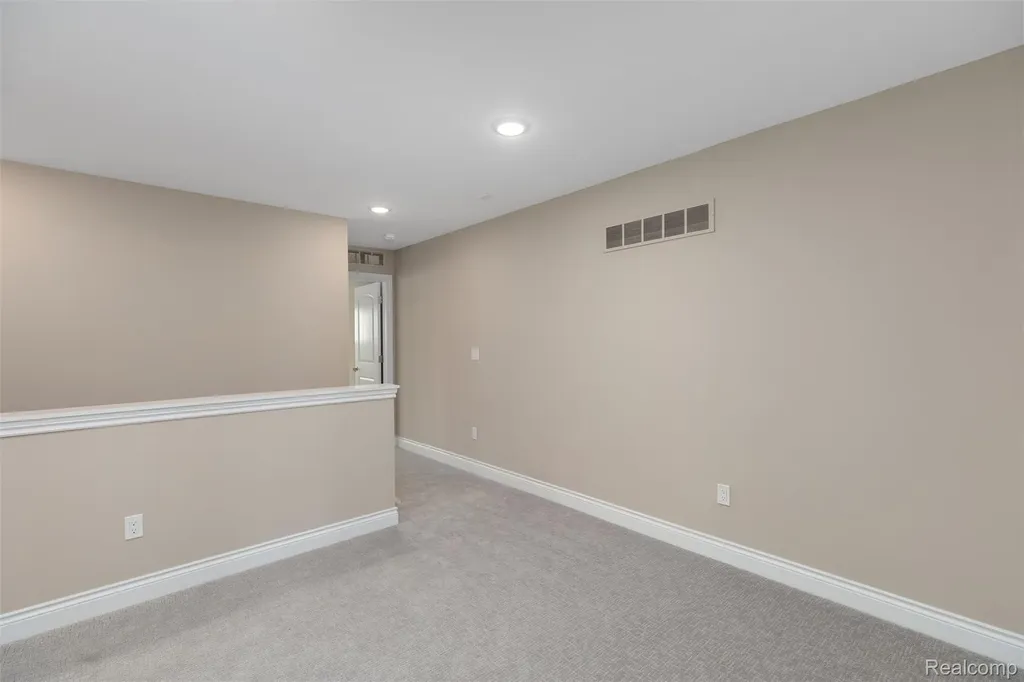 811 Balmoral Lane Troy City MI 48085