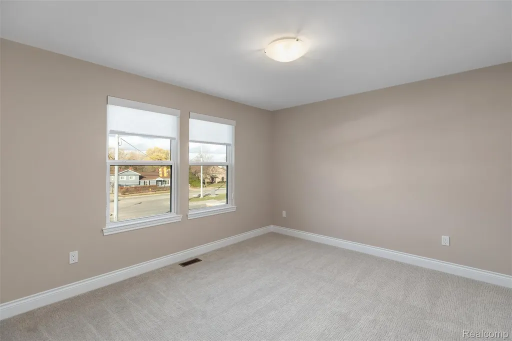 811 Balmoral Lane Troy City MI 48085