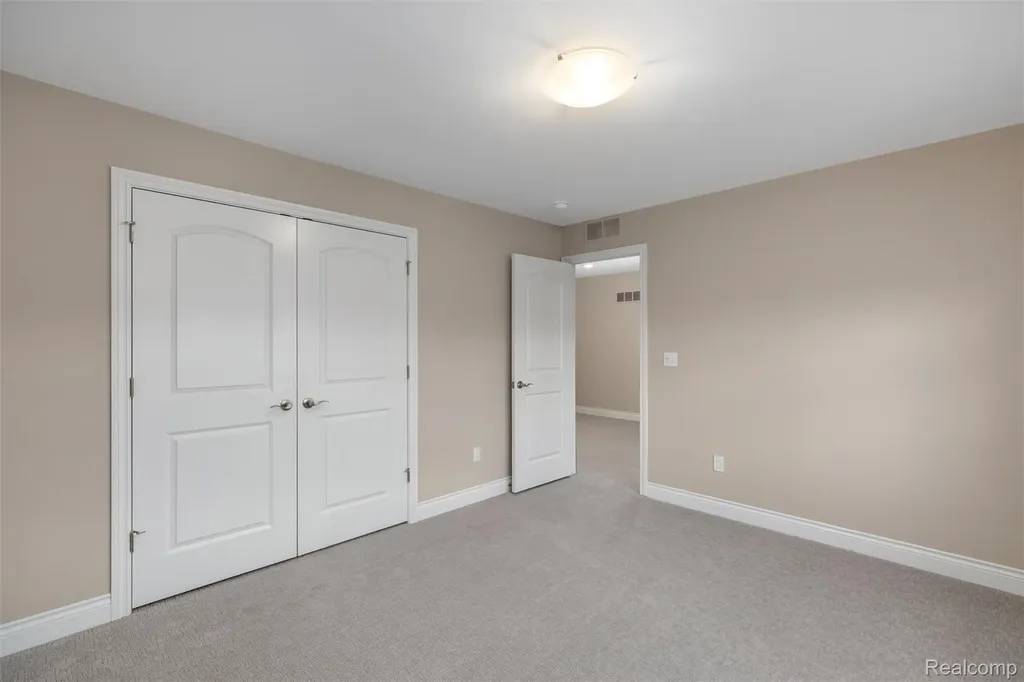 811 Balmoral Lane Troy City MI 48085