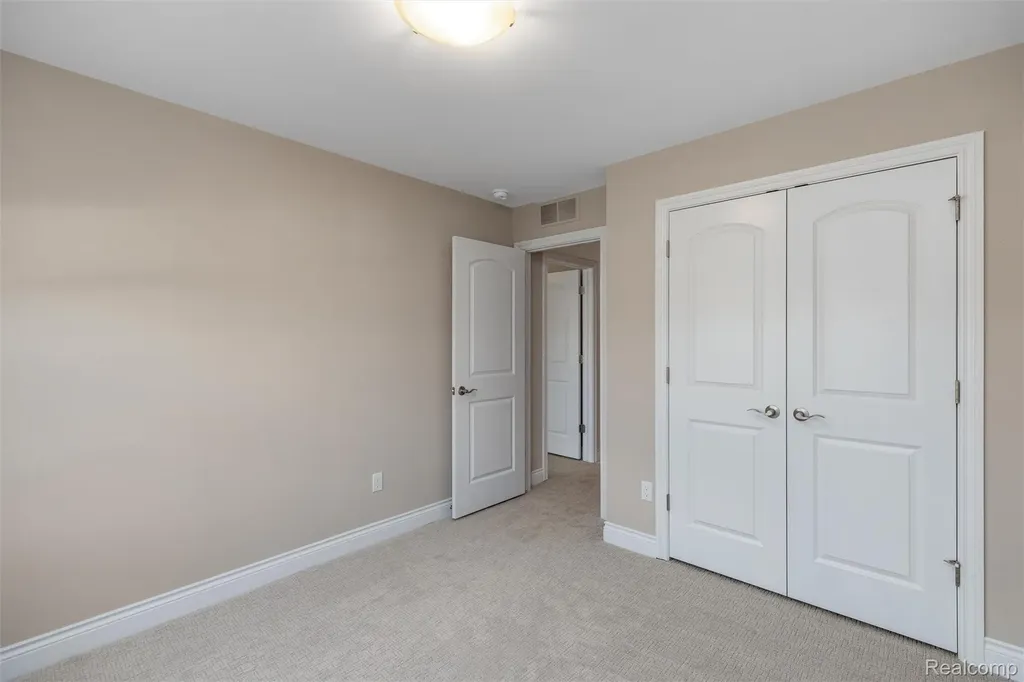 811 Balmoral Lane Troy City MI 48085