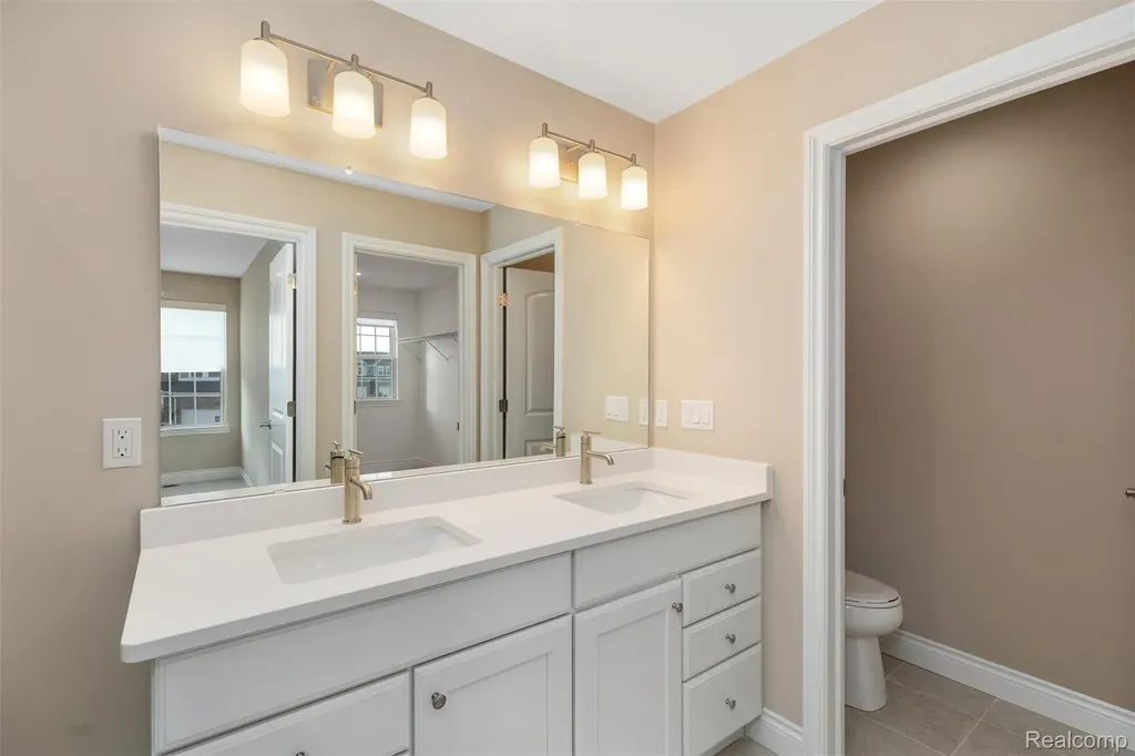 811 Balmoral Lane Troy City MI 48085