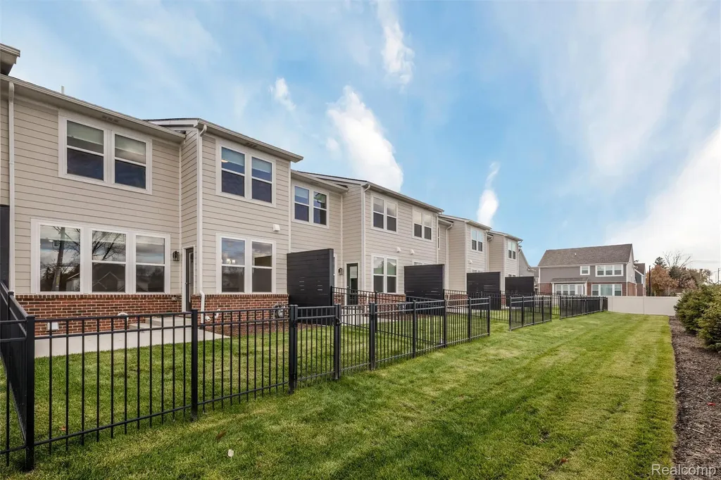 811 Balmoral Lane Troy City MI 48085