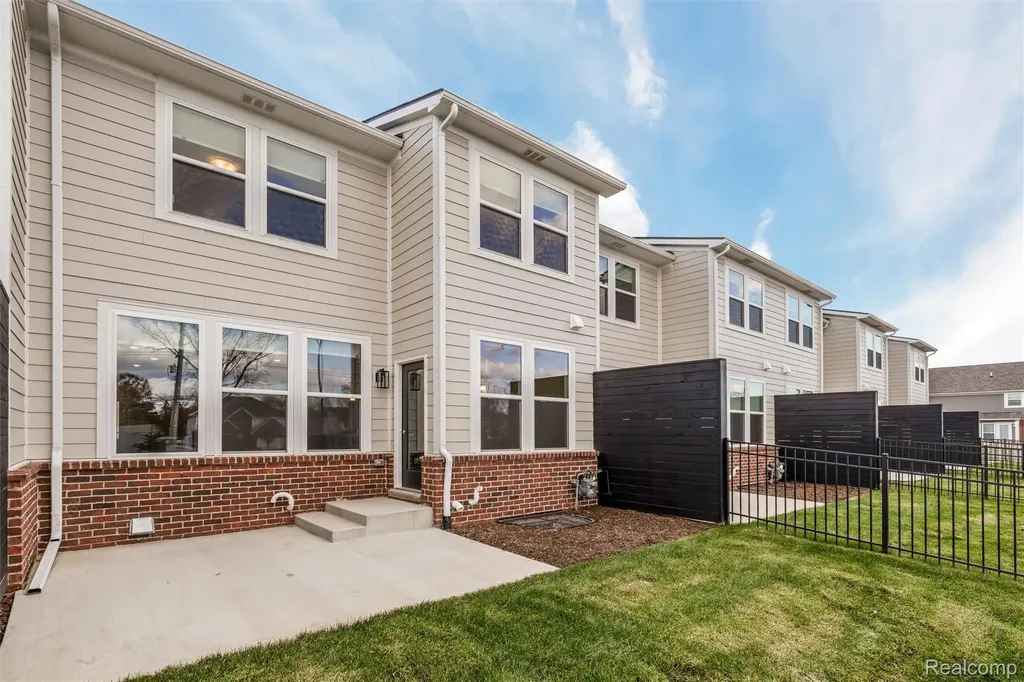811 Balmoral Lane Troy City MI 48085