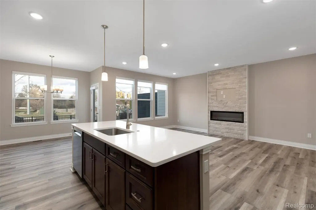 811 Balmoral Lane Troy City MI 48085