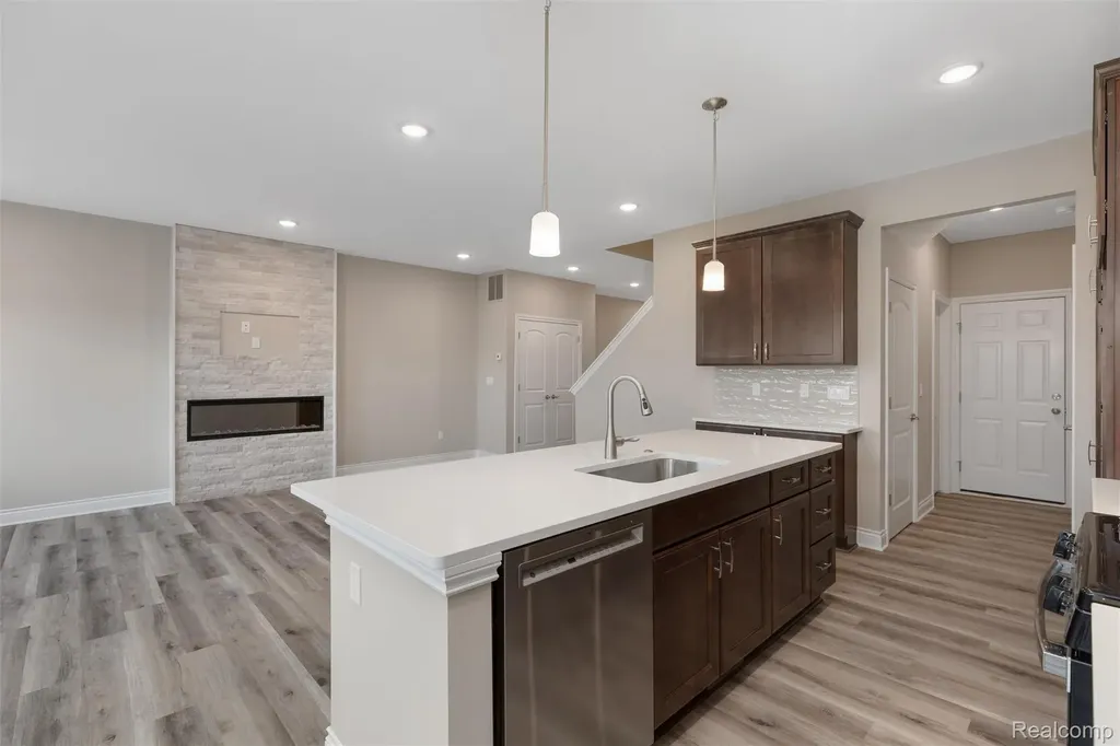 811 Balmoral Lane Troy City MI 48085