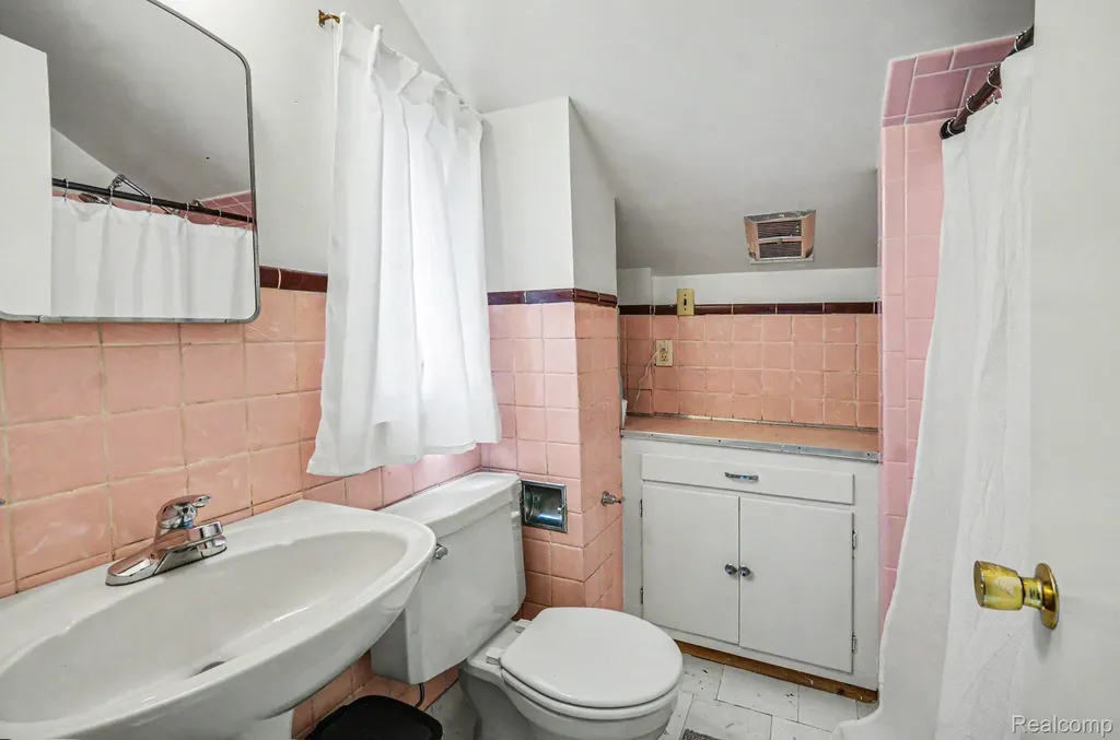 1984 Beaufait Drive Grosse Pointe Woods City MI 48236