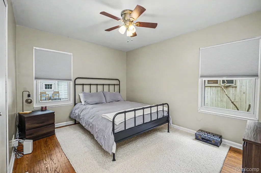 1984 Beaufait Drive Grosse Pointe Woods City MI 48236