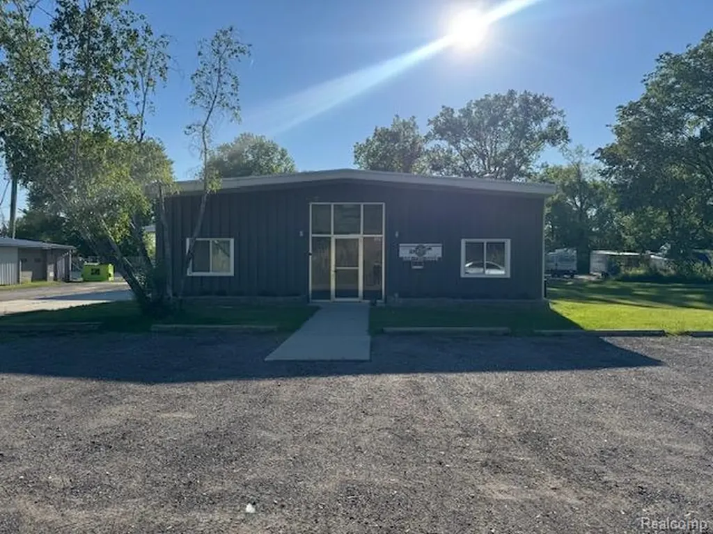 9972 Dixie Highway Ira Township MI 48023