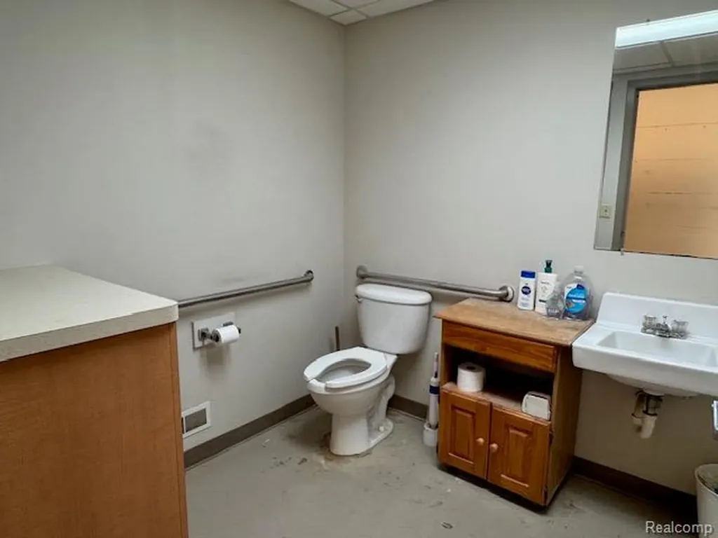 9972 Dixie Highway Ira Township MI 48023