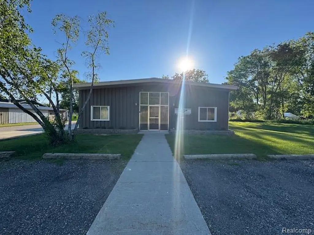 9972 Dixie Highway Ira Township MI 48023