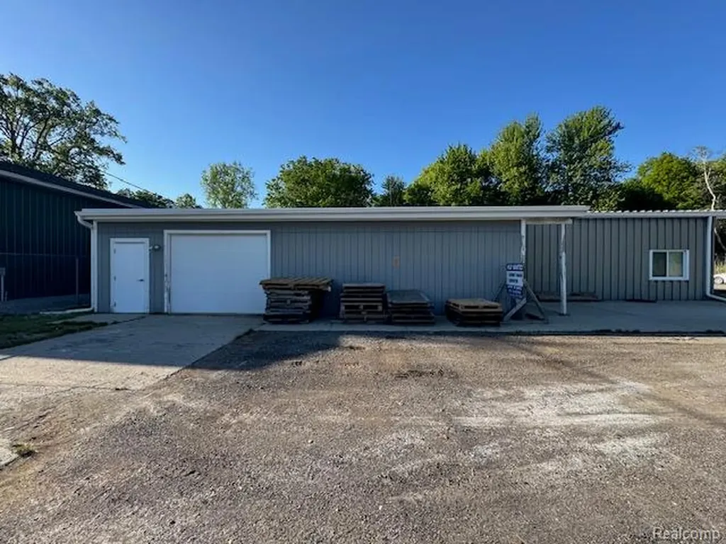 9972 Dixie Highway Ira Township MI 48023
