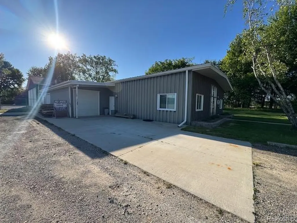 9972 Dixie Highway Ira Township MI 48023