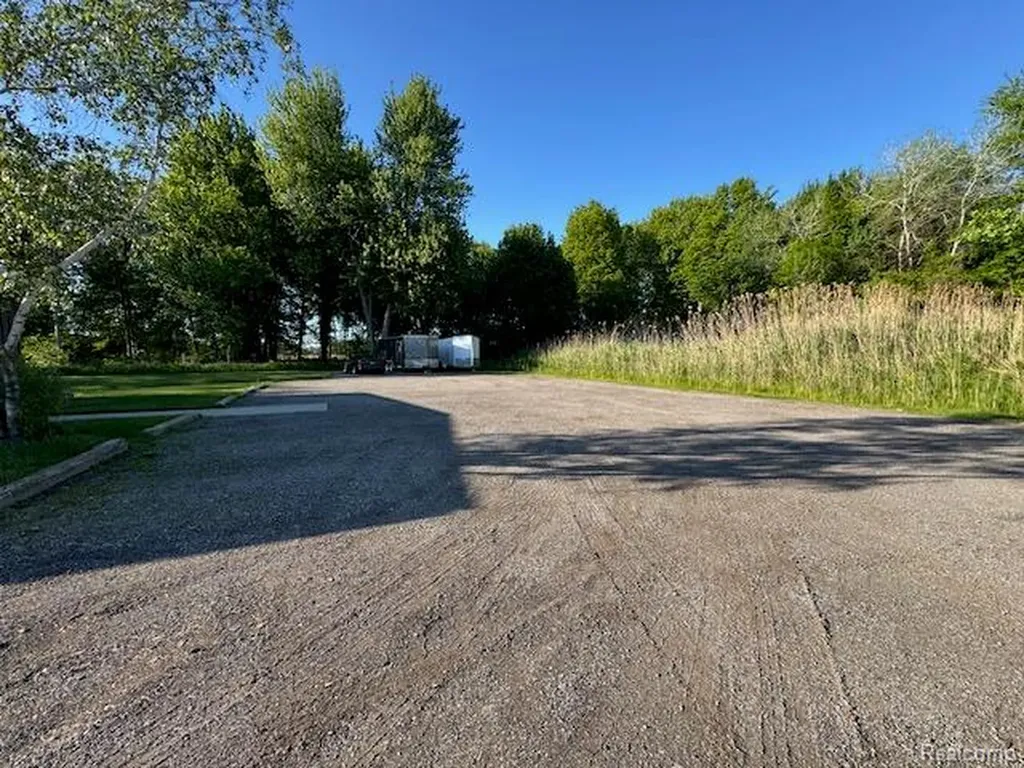 9972 Dixie Highway Ira Township MI 48023