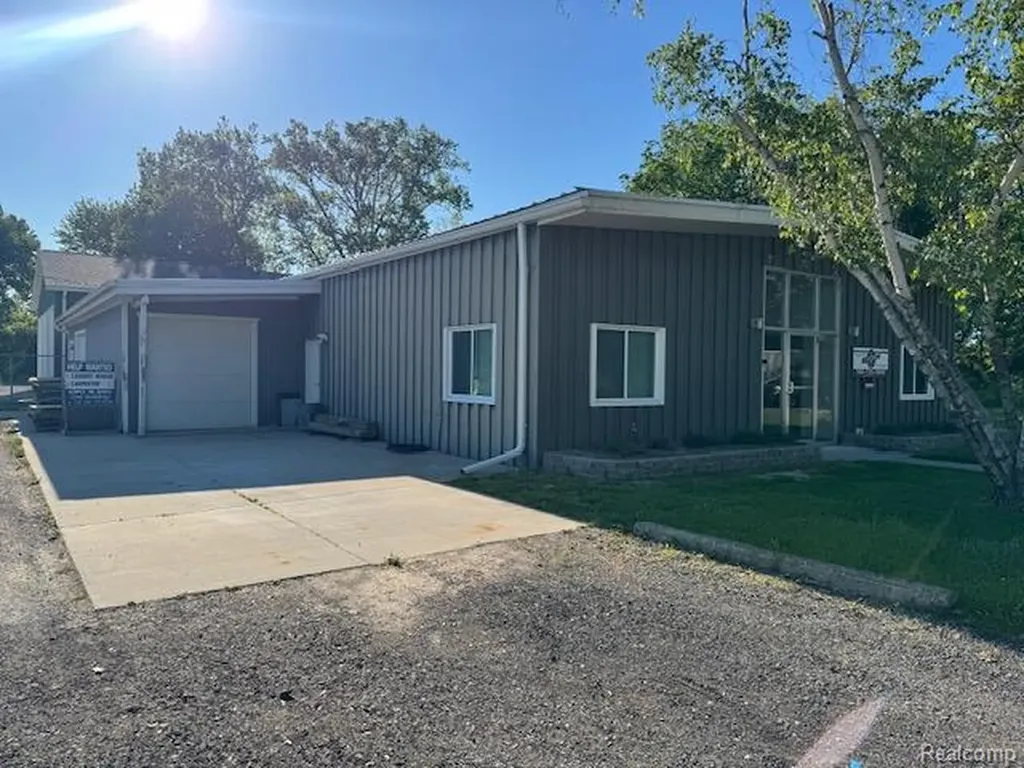 9972 Dixie Highway Ira Township MI 48023