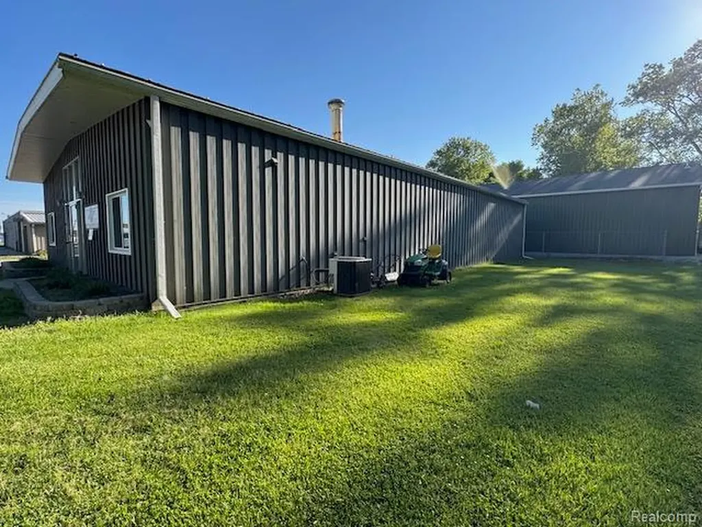 9972 Dixie Highway Ira Township MI 48023