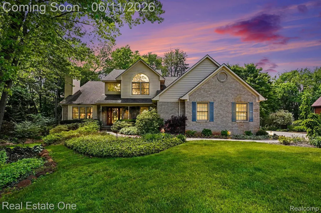 2958 Pine Needle Drive White Lake Charter Township MI 48383