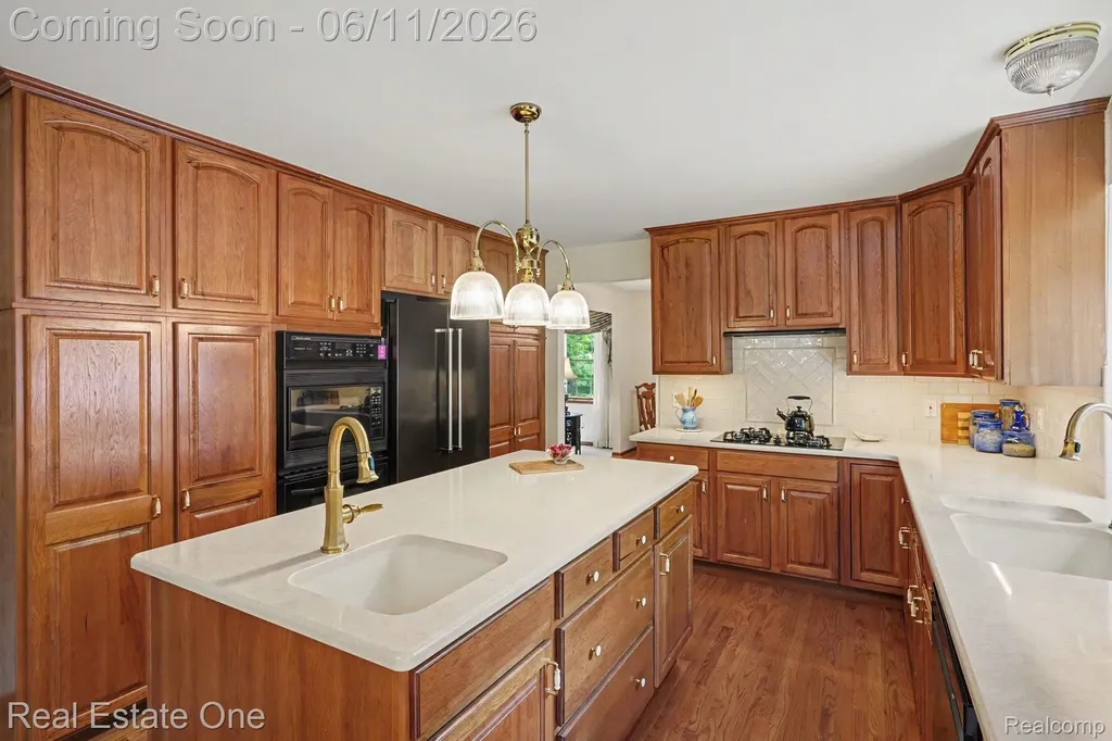 2958 Pine Needle Drive White Lake Charter Township MI 48383