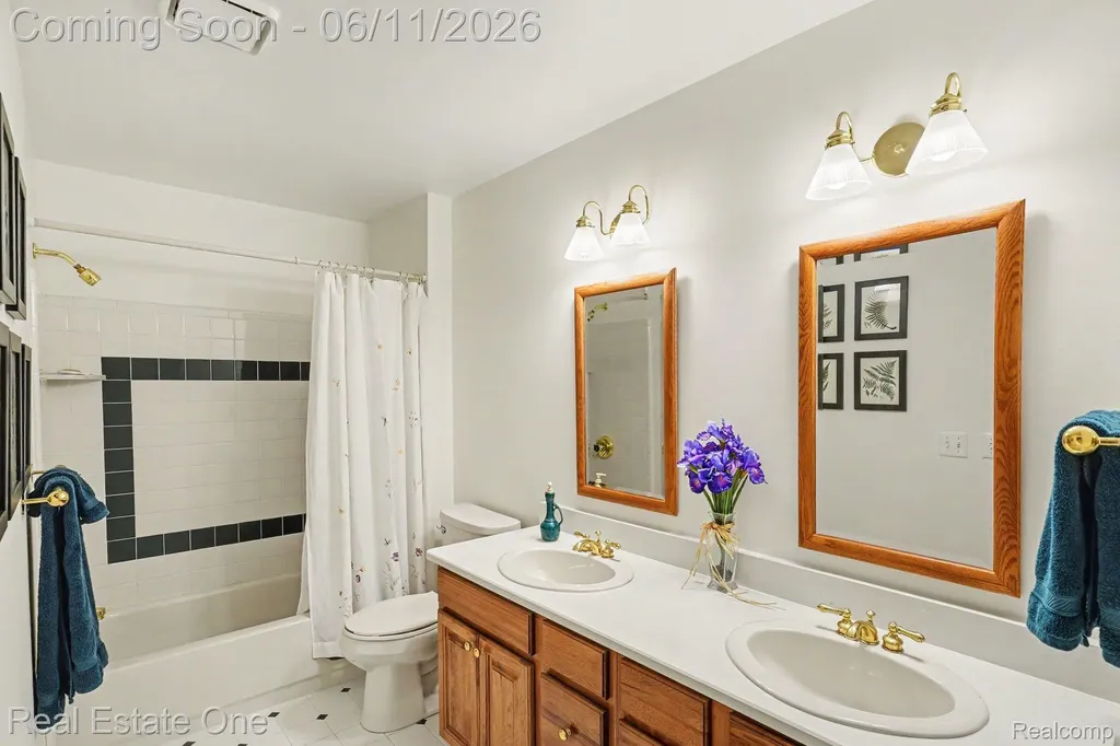 2958 Pine Needle Drive White Lake Charter Township MI 48383