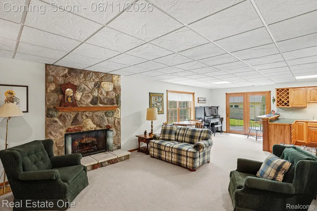 2958 Pine Needle Drive White Lake Charter Township MI 48383