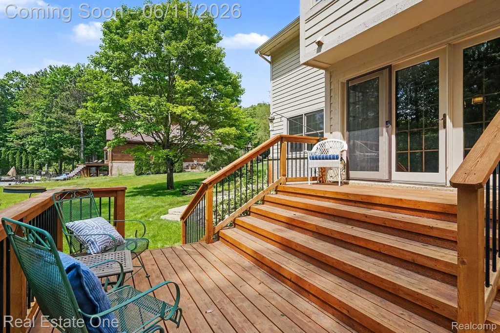 2958 Pine Needle Drive White Lake Charter Township MI 48383
