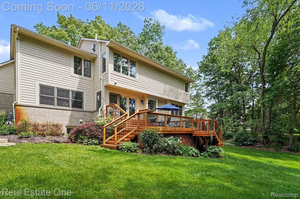 2958 Pine Needle Drive White Lake Charter Township MI 48383