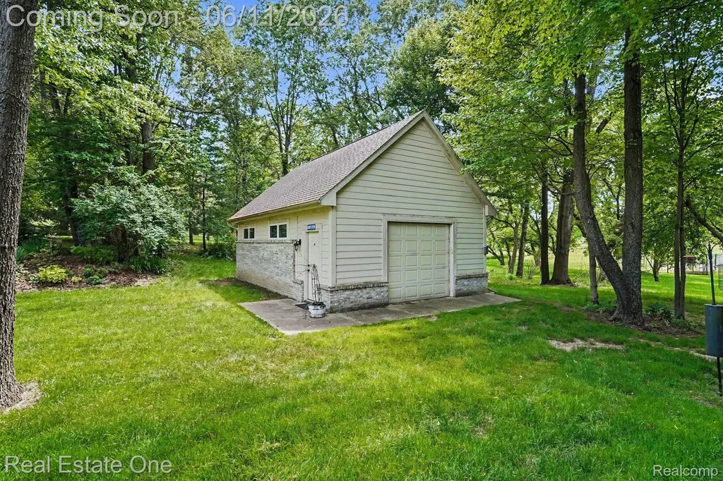 2958 Pine Needle Drive White Lake Charter Township MI 48383