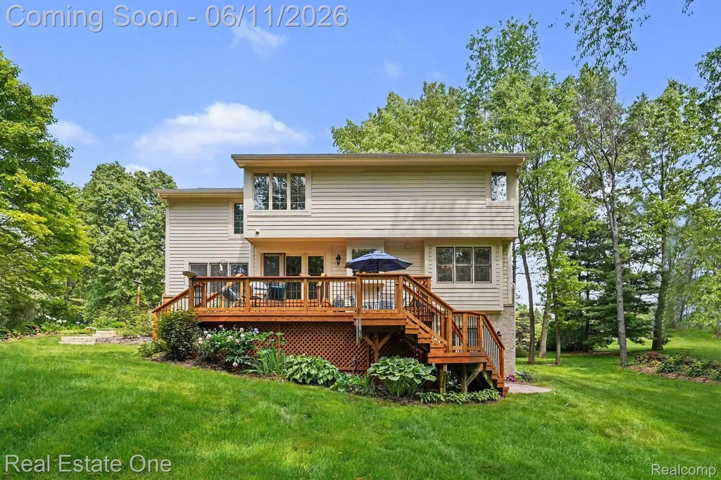 2958 Pine Needle Drive White Lake Charter Township MI 48383