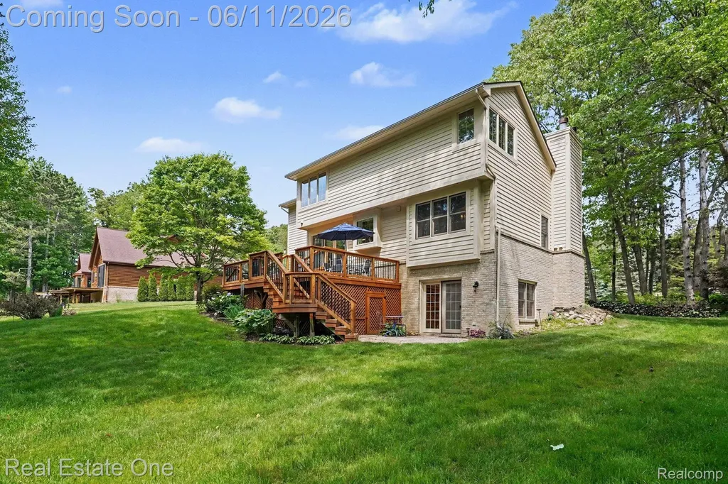 2958 Pine Needle Drive White Lake Charter Township MI 48383