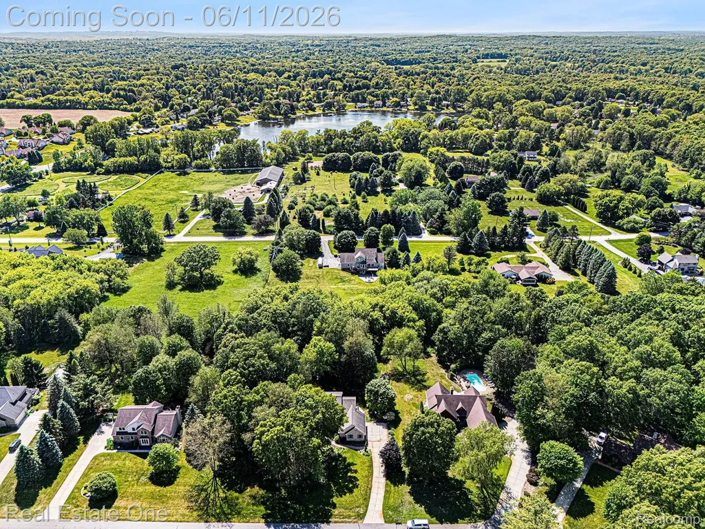 2958 Pine Needle Drive White Lake Charter Township MI 48383