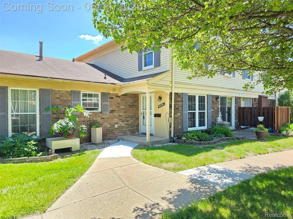 34299 W Garfield Circle Fraser City MI 48026