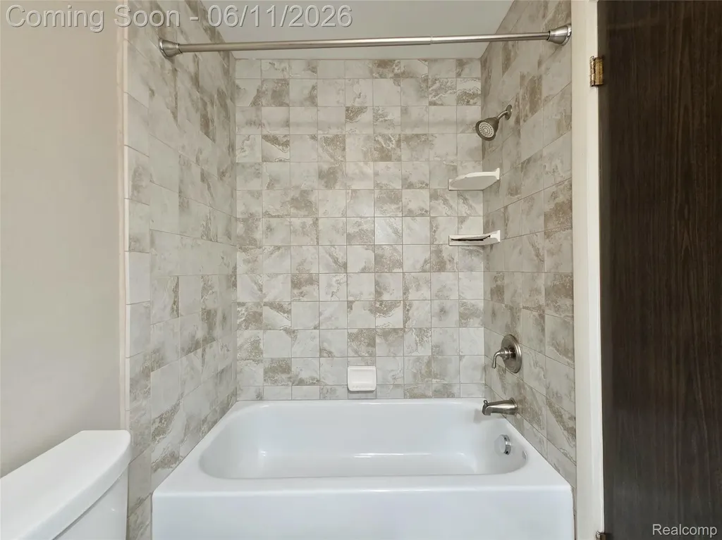 34299 W Garfield Circle Fraser City MI 48026