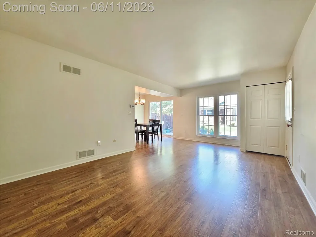 34299 W Garfield Circle Fraser City MI 48026