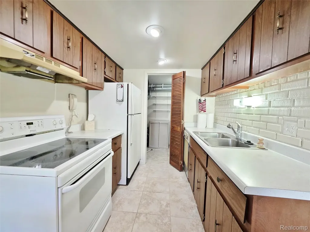 34299 Garfield Circle Fraser City MI 48026