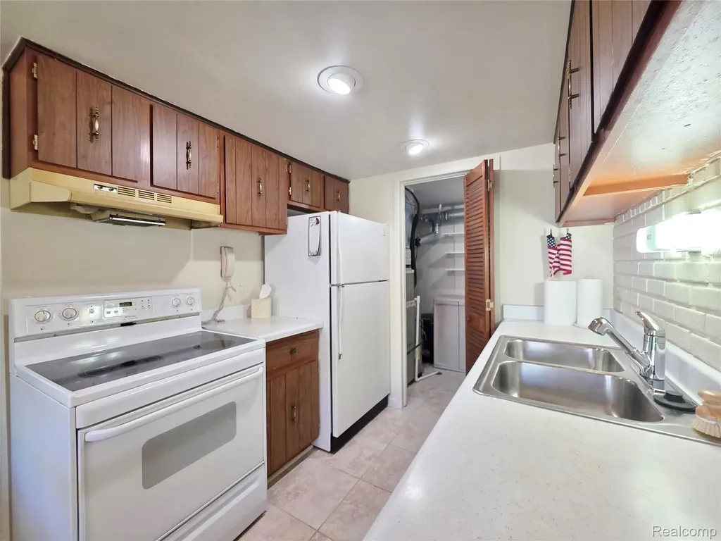 34299 Garfield Circle Fraser City MI 48026