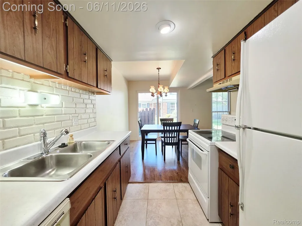 34299 W Garfield Circle Fraser City MI 48026