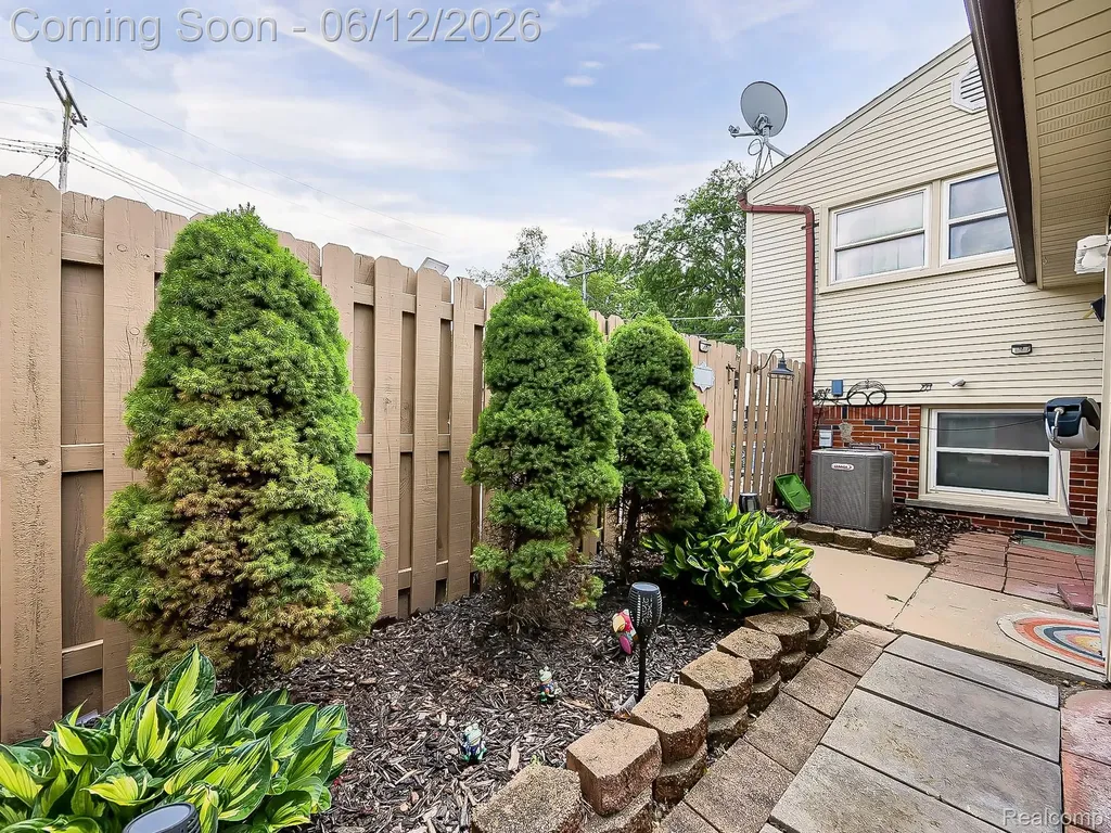 29835 Hillbrook Street Livonia City MI 48152