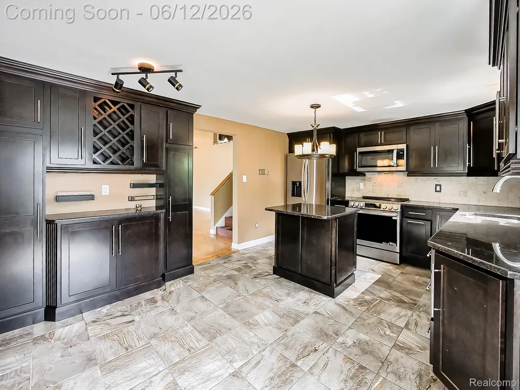 29835 Hillbrook Street Livonia City MI 48152