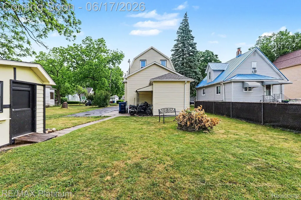 405 N Kiesel Street Bay City City MI 48706