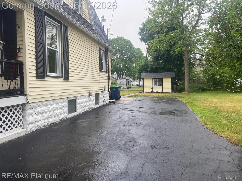 405 N Kiesel Street Bay City City MI 48706