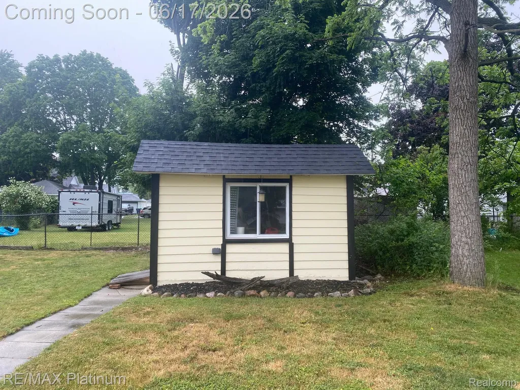 405 N Kiesel Street Bay City City MI 48706